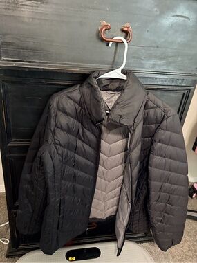 London Fog Black Quilted Men's Puffer Jacket with Gray Lining